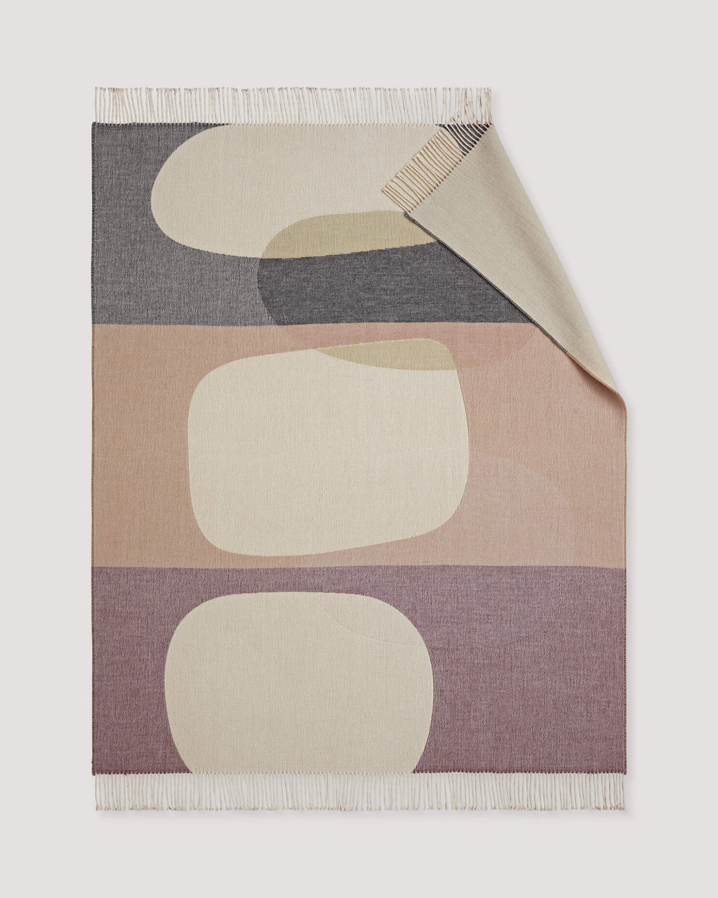 hessnatur Plaid PIRO aus Bio-Lampbswool und Bio-Baumwolle - beige - Größe 130x180 cm – Ansicht 3