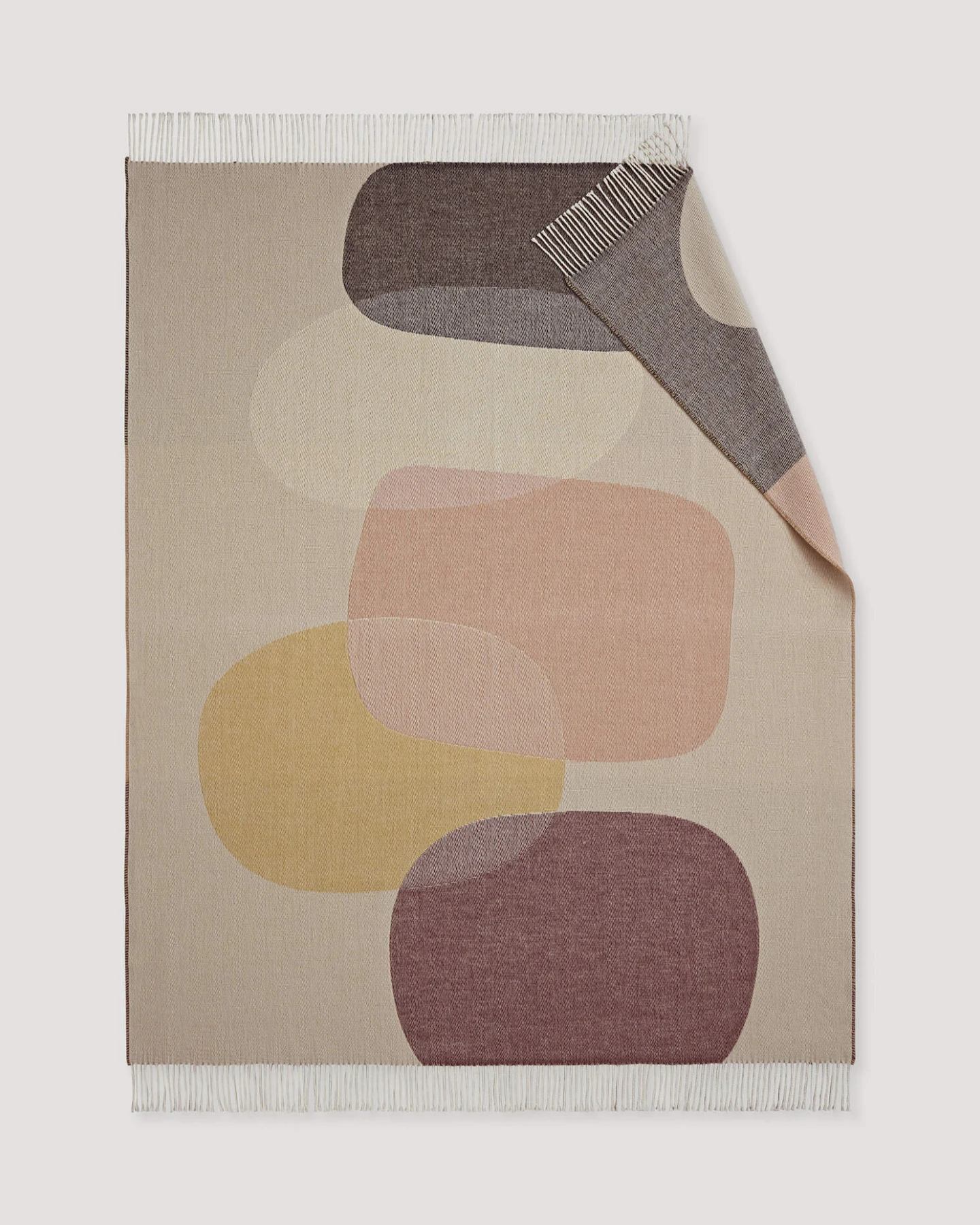 hessnatur Plaid PIRO aus Bio-Lampbswool und Bio-Baumwolle - beige - Größe 130x180 cm – Ansicht 4