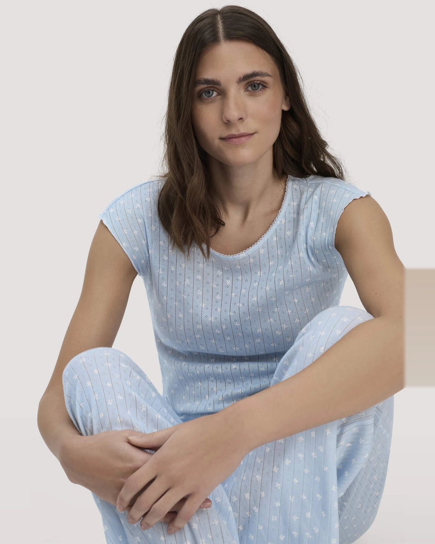 hessnatur Damen Pointelle Schlafshirt PURE COTTON aus Bio-Baumwolle - blau - Größe 34 – Ansicht 3