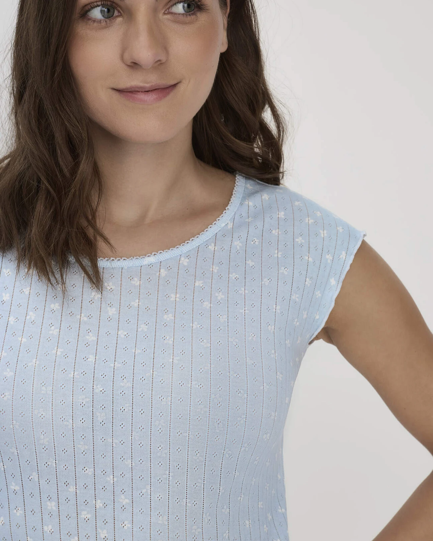hessnatur Damen Pointelle Schlafshirt PURE COTTON aus Bio-Baumwolle - blau - Größe 46 – Ansicht 2