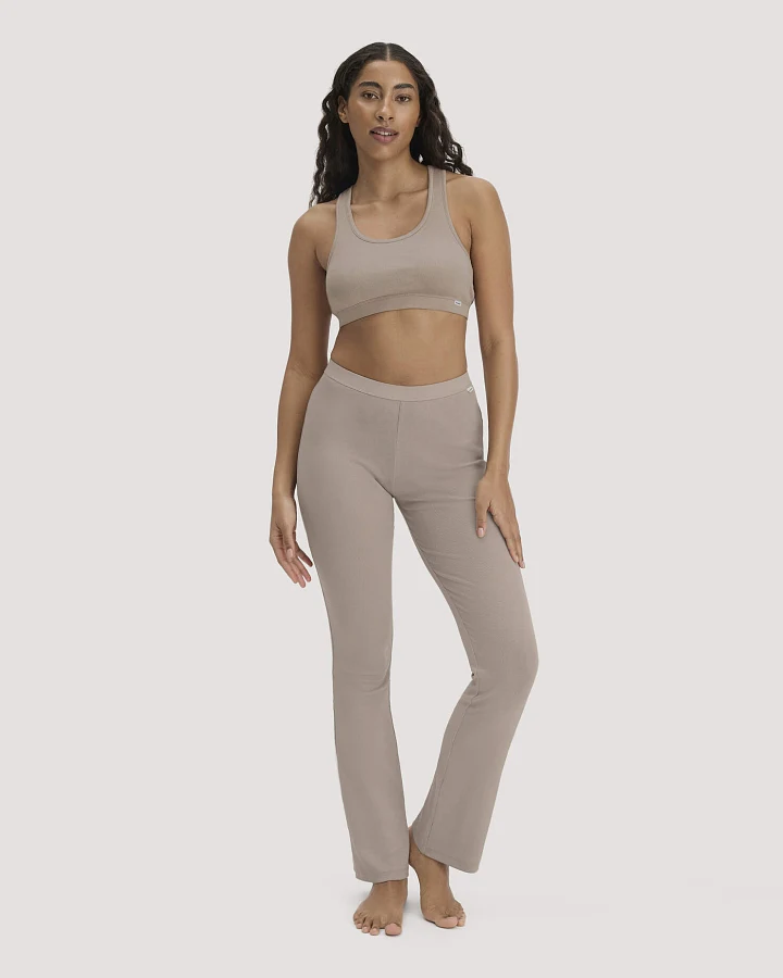 hessnatur Damen Leggings Flared SOFT RIB aus Bio-Baumwolle - beige - Größe 34