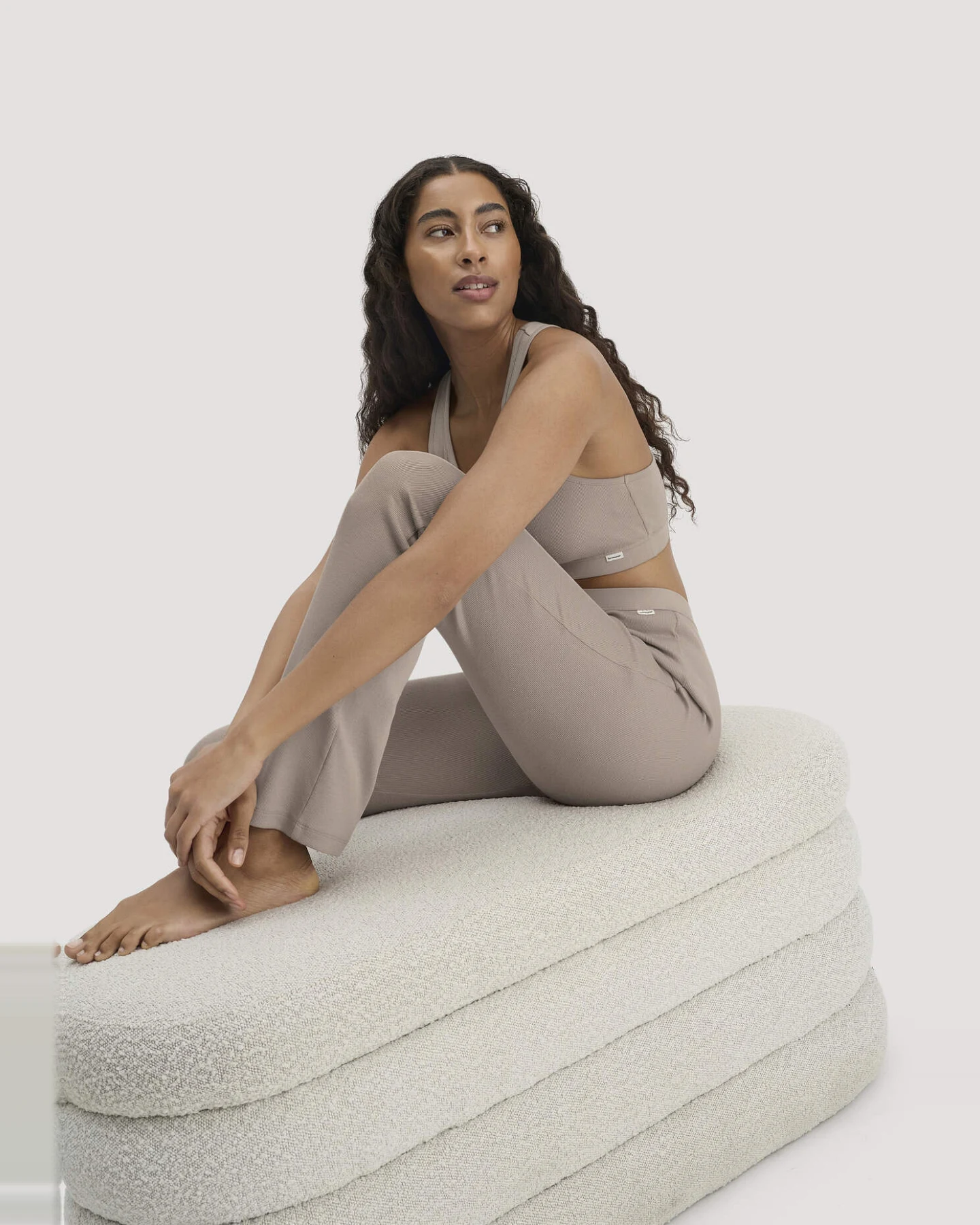 hessnatur Damen Leggings Flared SOFT RIB aus Bio-Baumwolle - beige - Größe 40 – Ansicht 2