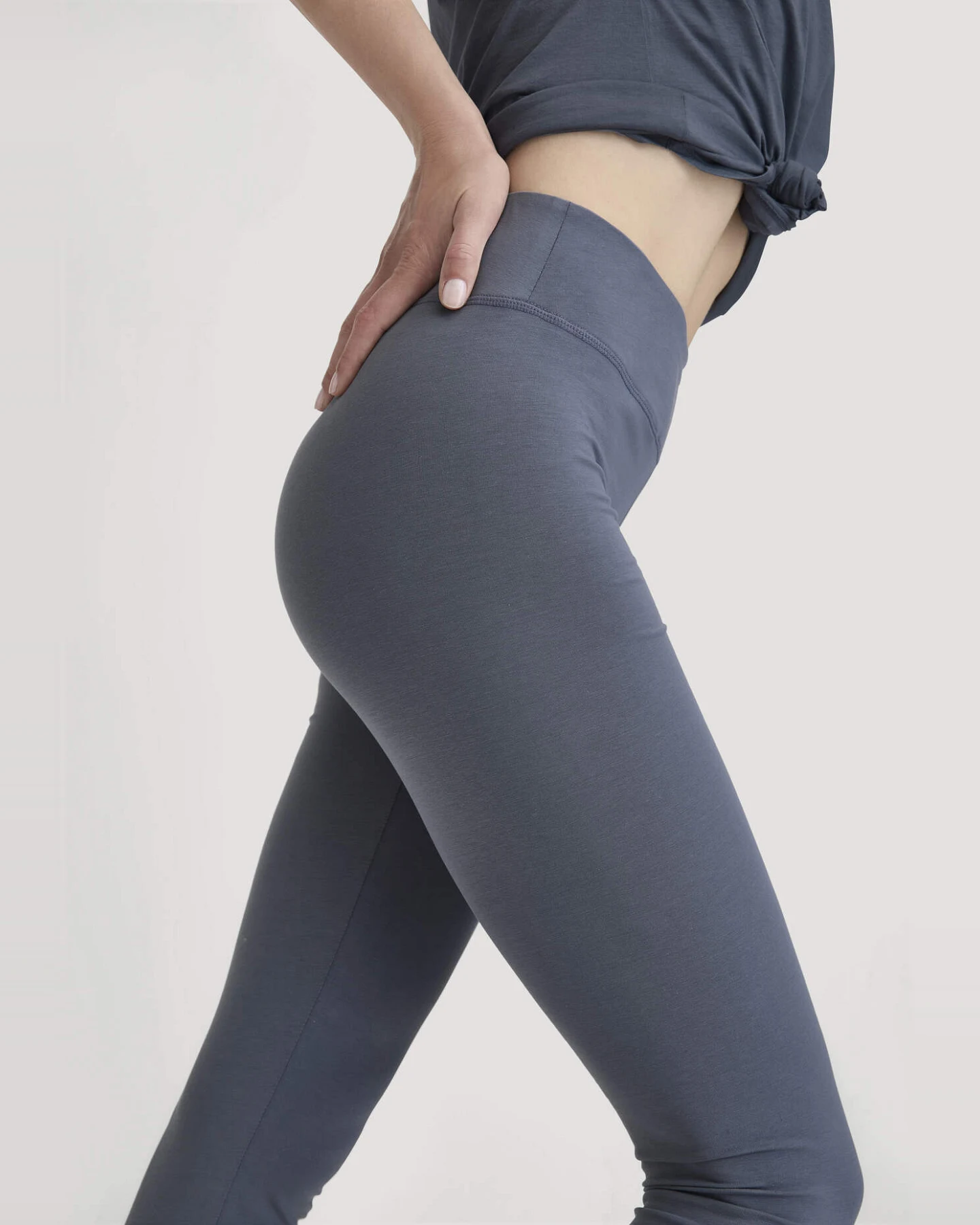 hessnatur Loungewear Leggings Medium Cut ACTIVE LIGHT aus Bio-Baumwolle - blau - Größe XL/l – Ansicht 3