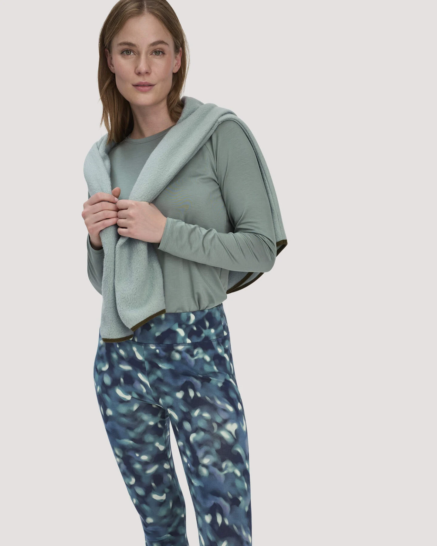 hessnatur Loungewear Leggings Medium Cut ACTIVE LIGHT aus Bio-Baumwolle - blau - Größe XS – Ansicht 4