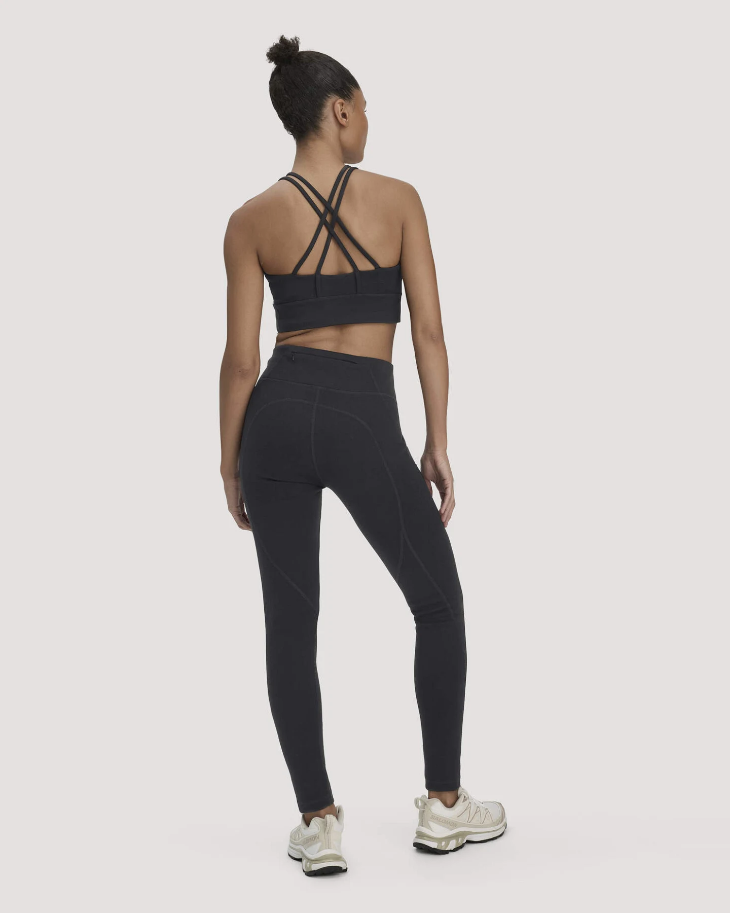 hessnatur Loungewear Leggings Medium Cut ACTIVE FUNCTIONAL aus Bio-Merinowolle und Bio-Baumwolle - schwarz - Größe XS – Ansicht 2