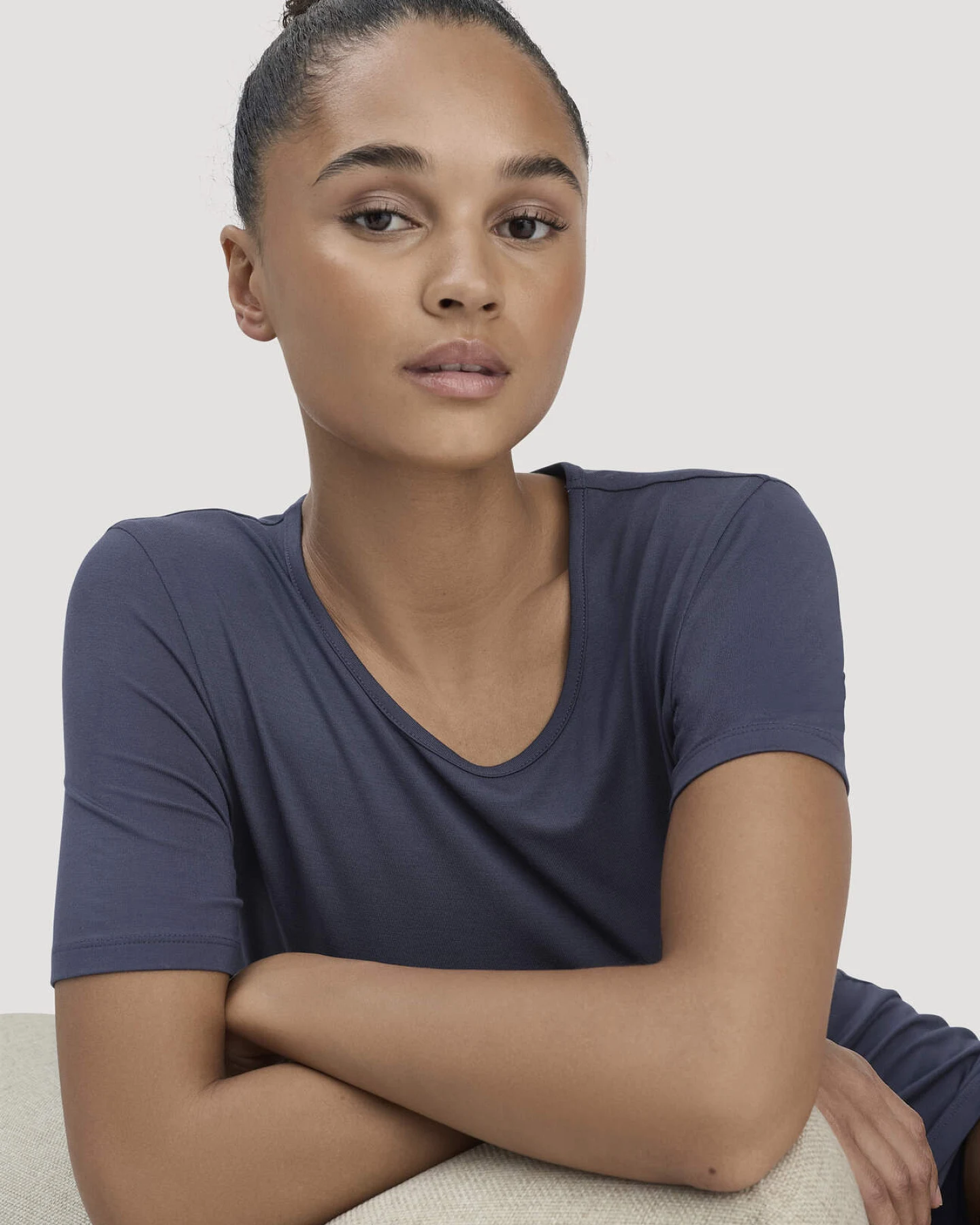 hessnatur Damen T-Shirt PURE FLOW aus TENCEL™ Modal - blau - Größe 46 – Ansicht 3