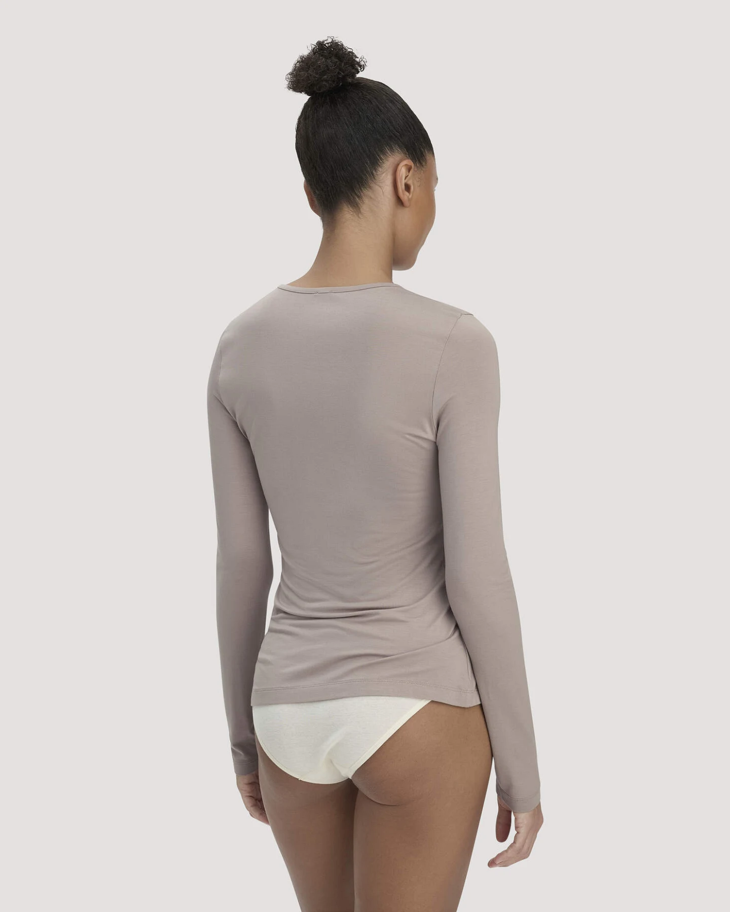 hessnatur Damen Longsleeve PURE FLOW aus TENCEL™ Modal - beige - Größe 34 – Ansicht 2