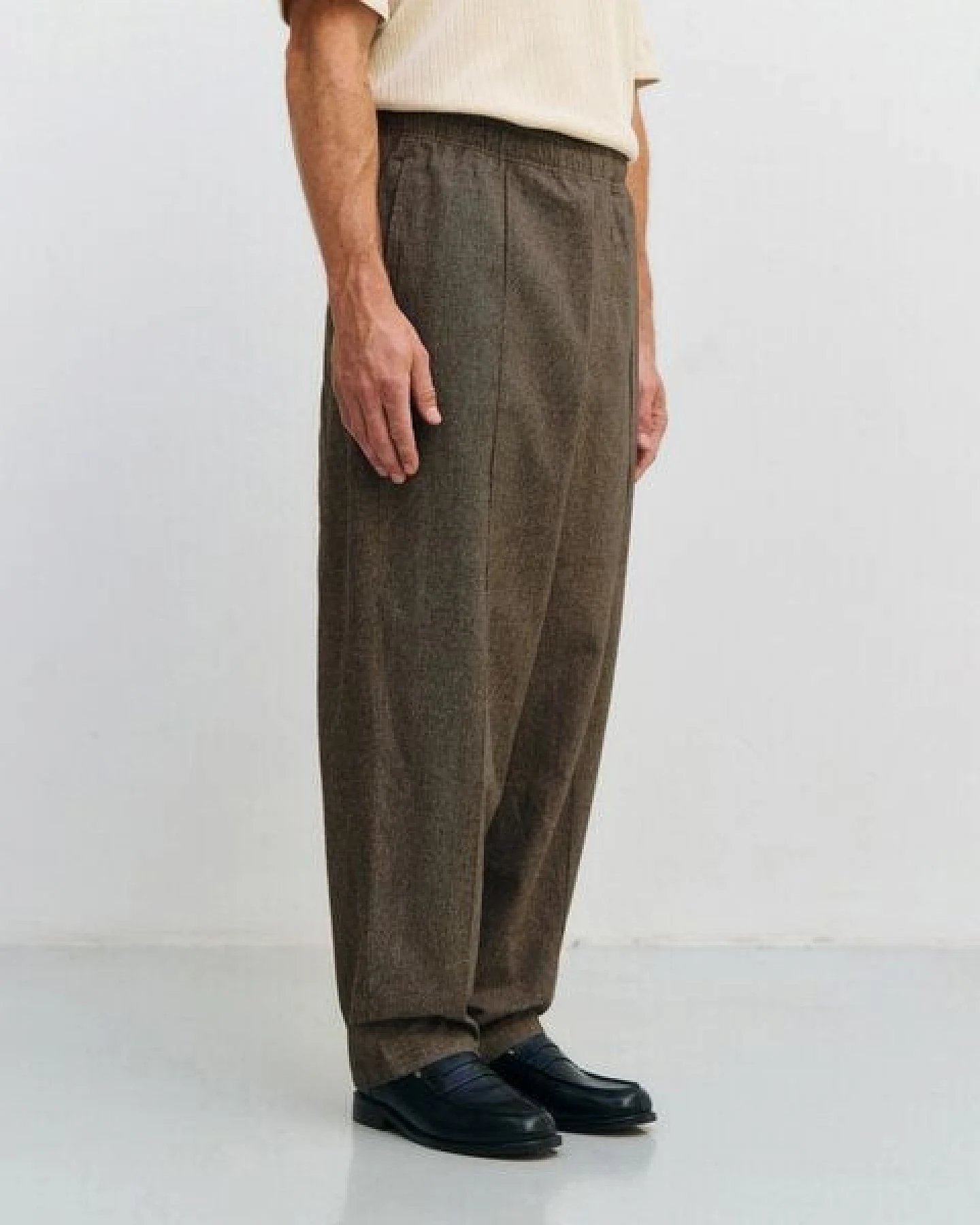 Rotholz Weite Bundfaltenhose Bio Baumwolle – Ansicht 2