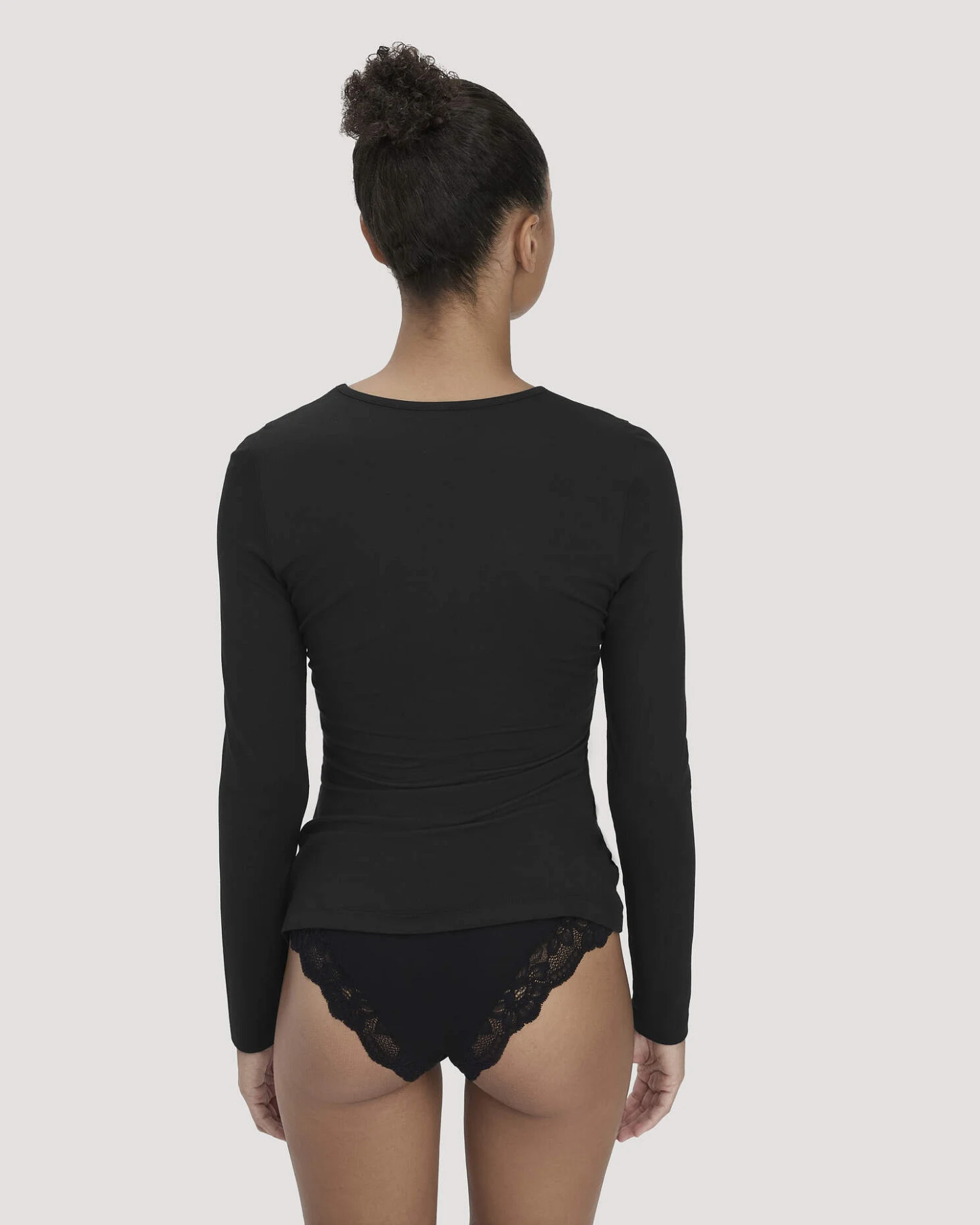 hessnatur Damen Longsleeve PURE FLOW aus TENCEL™ Modal - schwarz - Größe 36 – Ansicht 2