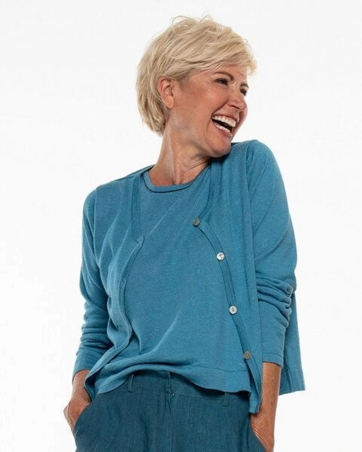 Alma & Lovis Leichter Feinstrick-Cardigan aus Leinen-Cotton-Mix – Ansicht 3