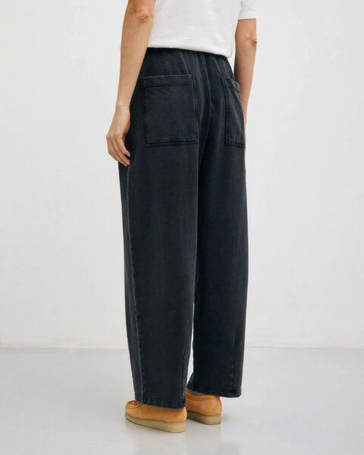 Rotholz Weite Sweatpant Mit Bundfalte Bio Baumwolle – Ansicht 3
