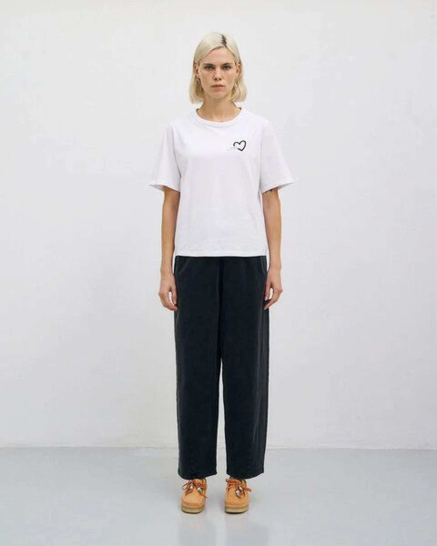 Rotholz Weite Sweatpant Mit Bundfalte Bio Baumwolle – Ansicht 4