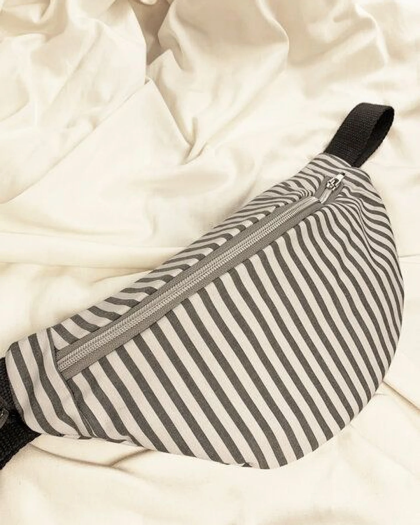 Lena Schokolade HipBag Striped aus Bio-Baumwolle – Ansicht 2