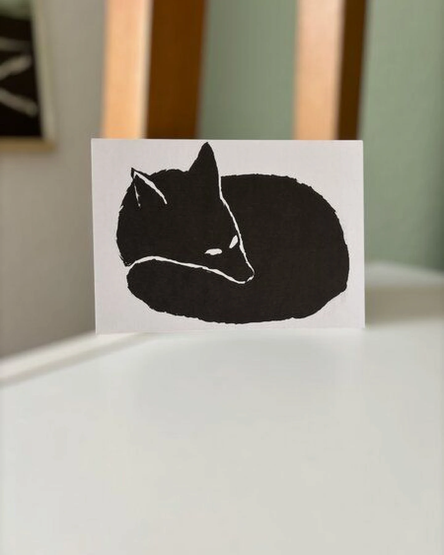 ilovemixtapes Postkarte „Fuchs“ – Minimalistische Illustration eines schlafenden Fuchses – Ansicht 2