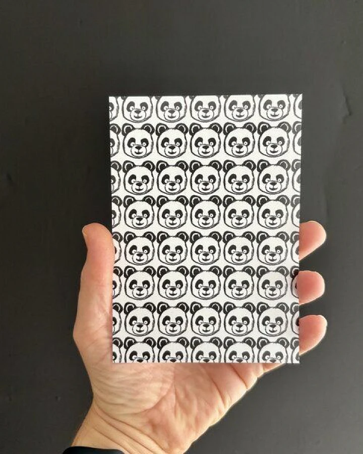ilovemixtapes Postkarte „Pandas überall“ – kleine Pandas, große Freude A6