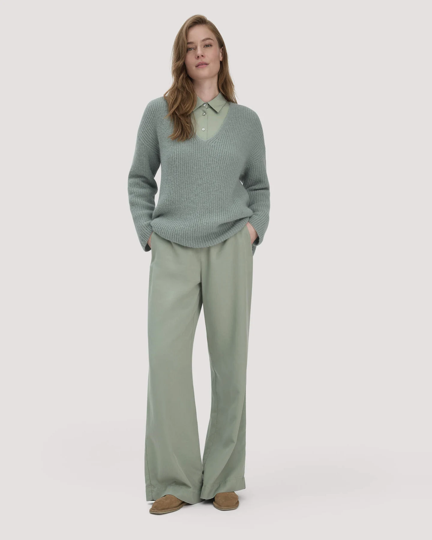 hessnatur Damen Strick Pullover Relaxed aus Alpaka - grün - Größe M – Ansicht 2