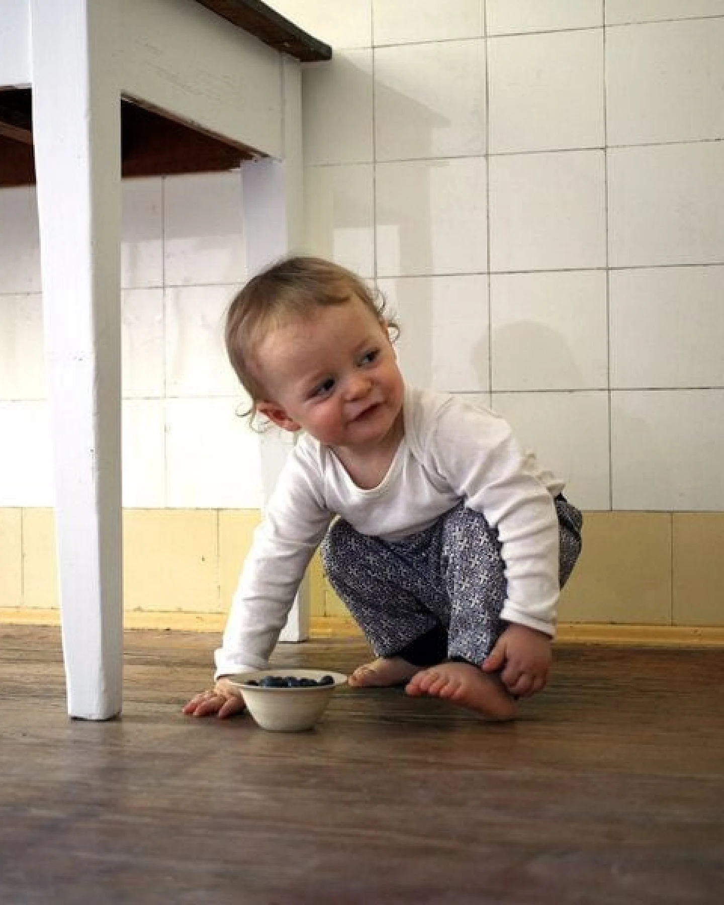 Lena Schokolade Babyhose ethno blau gemustert – Ansicht 4