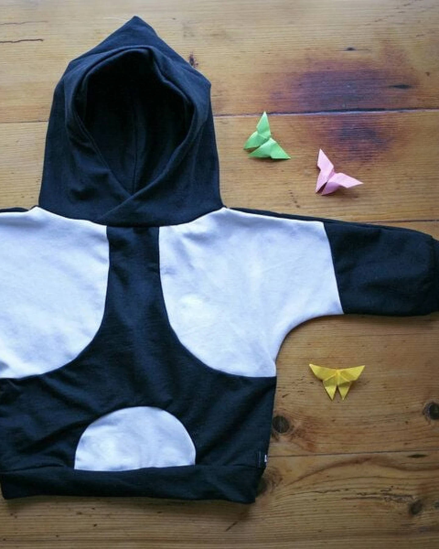 Lena Schokolade Kinder-Hoodie aus Bio-Sweat – Ansicht 2