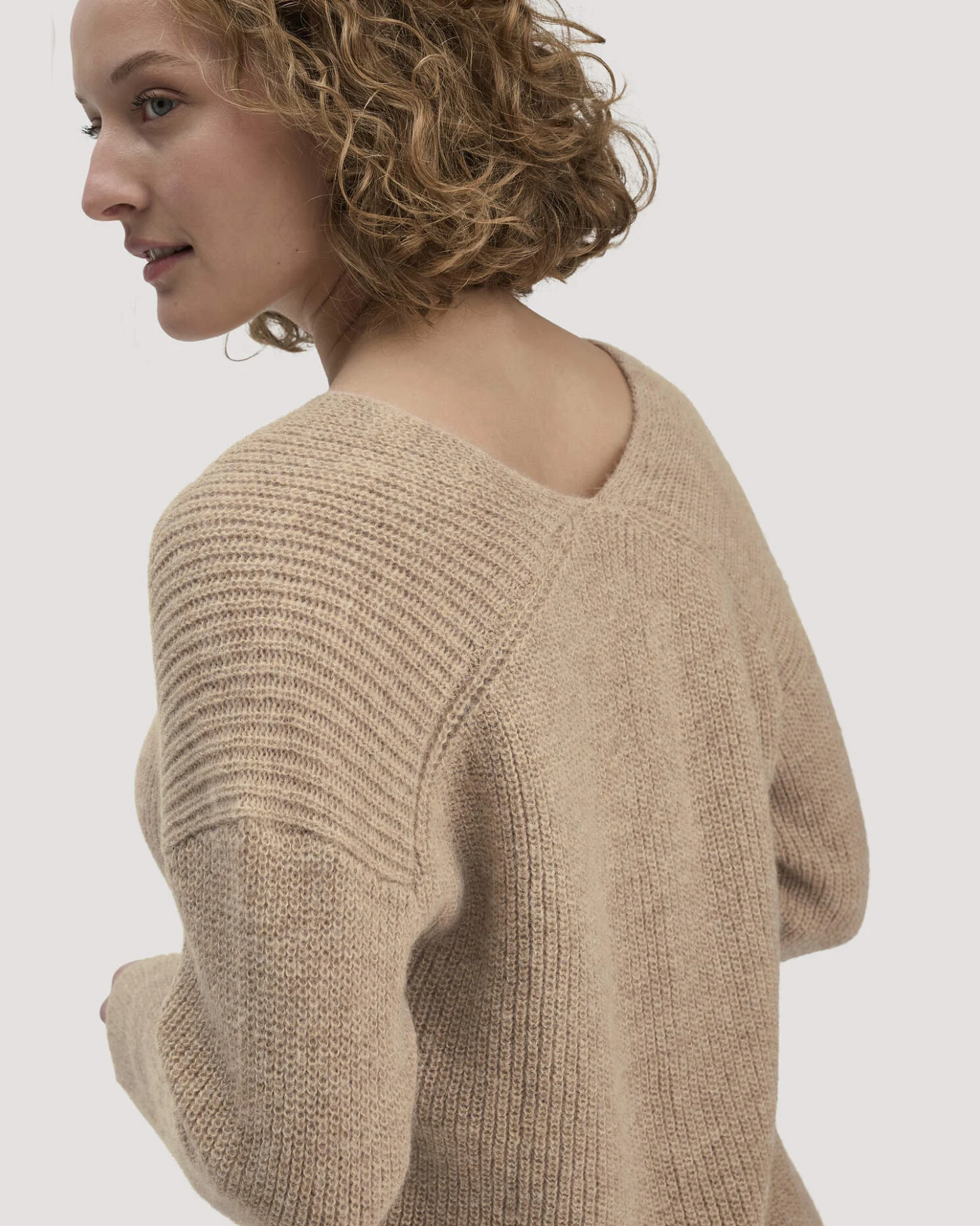 hessnatur Damen Strick Pullover Relaxed aus Alpaka - beige - Größe L – Ansicht 4