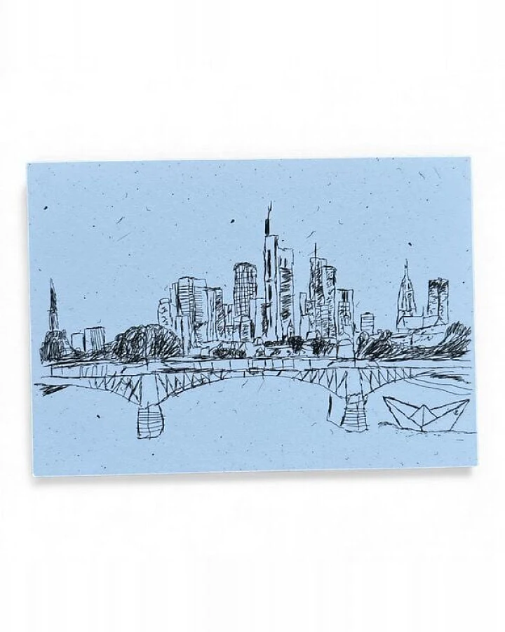 ilovemixtapes Postkarte „Frankfurt“ – zwischen Skyline und Papierboot A6