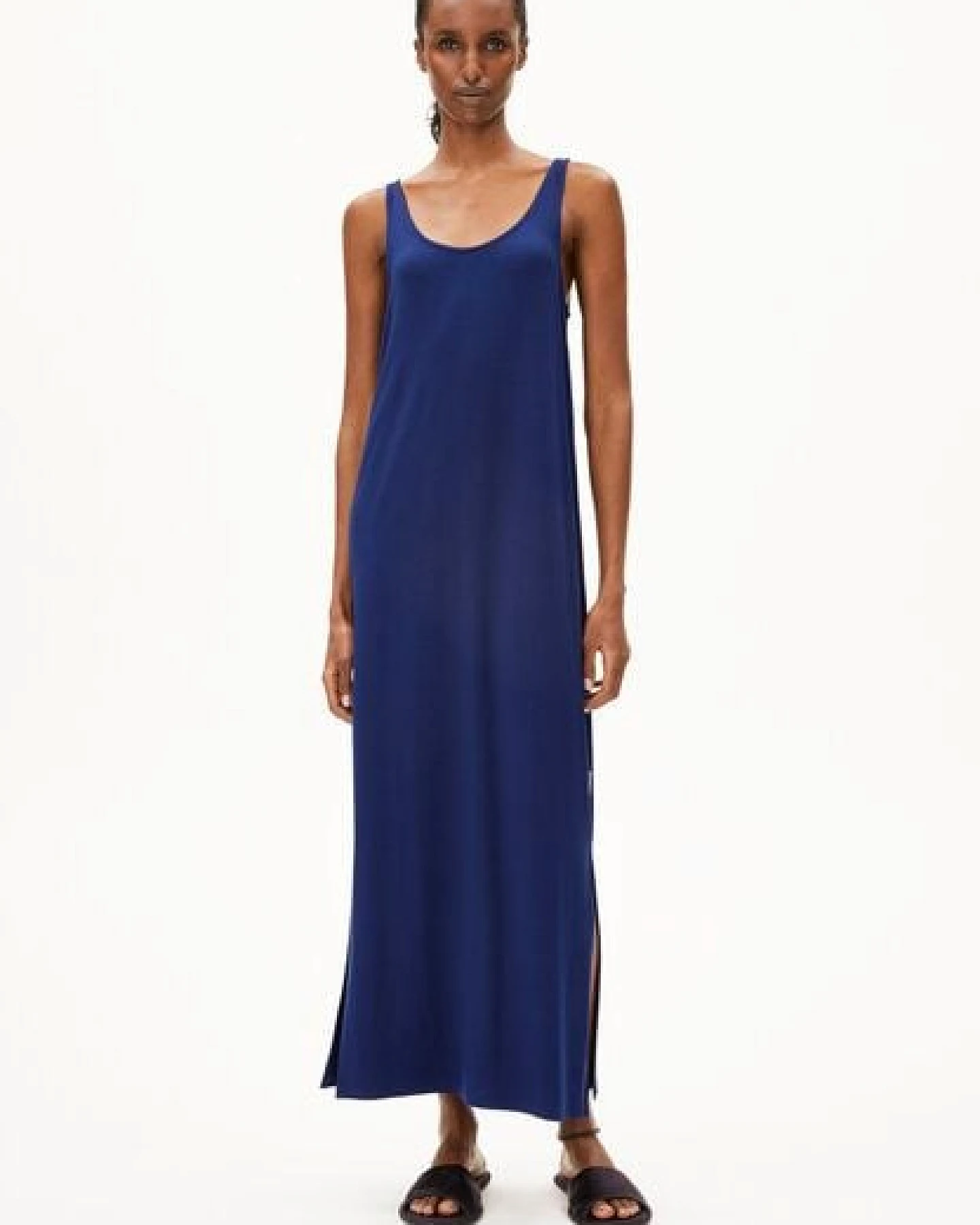 ARMEDANGELS MAELIAA SOLID Damen Jerseykleid aus LENZING ECOVERO Viskose Mix – Ansicht 3