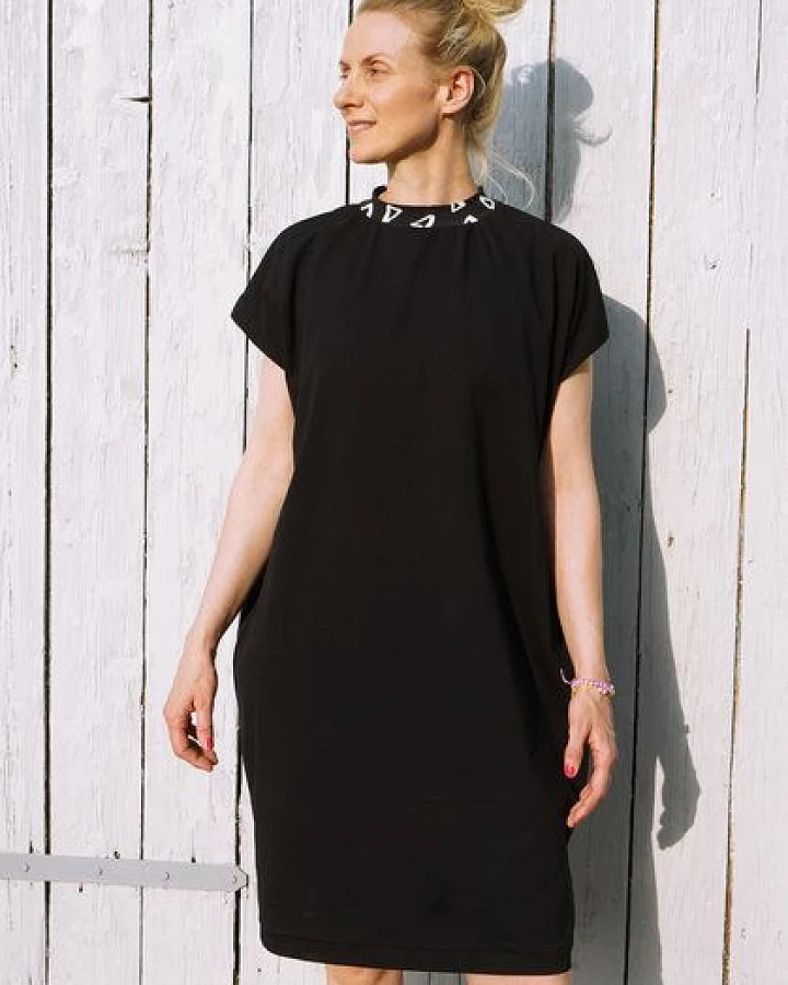 Lena Schokolade Kleid Triangle schwarz aus Bio-Baumwolle
