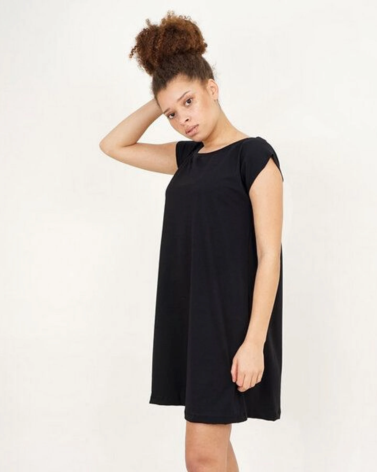 Lena Schokolade Kurzarm Kleid Schwarz aus Bio-Jersey – Ansicht 3