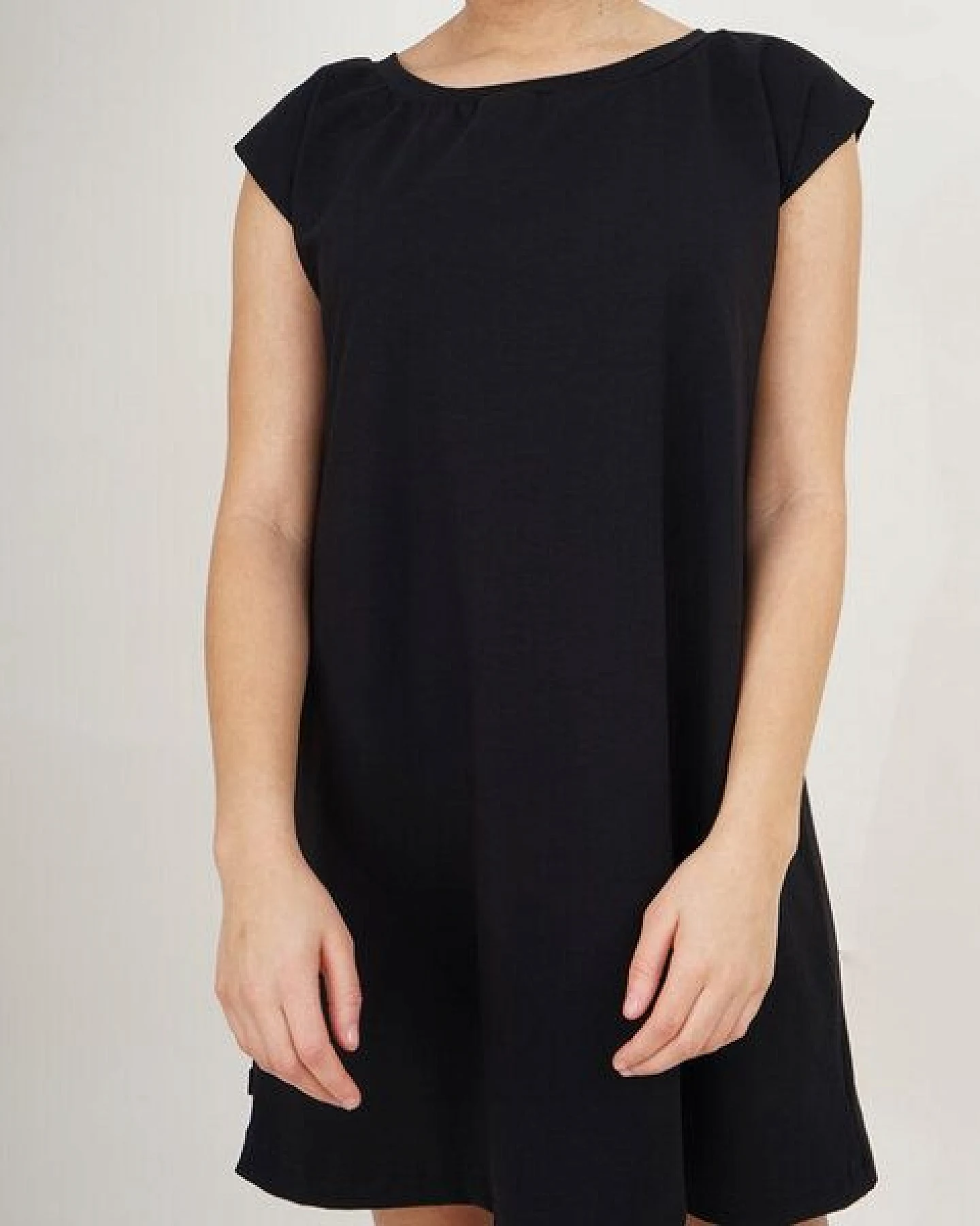 Lena Schokolade Kurzarm Kleid Schwarz aus Bio-Jersey – Ansicht 2