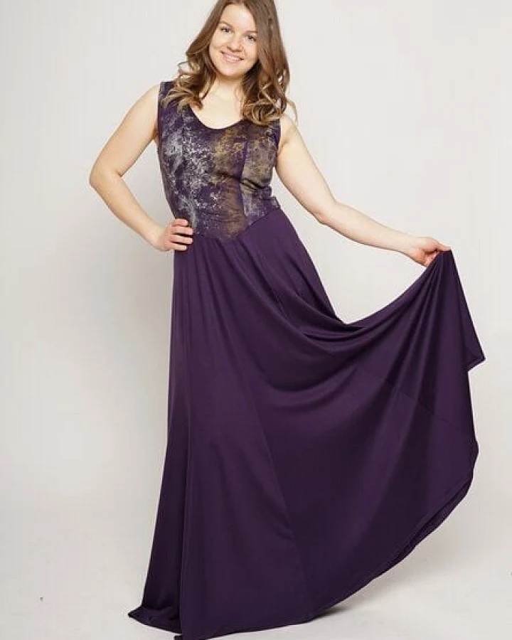 Peaces.bio - handbedruckte Biomode Abendkleid Bachgeflüster in Violett