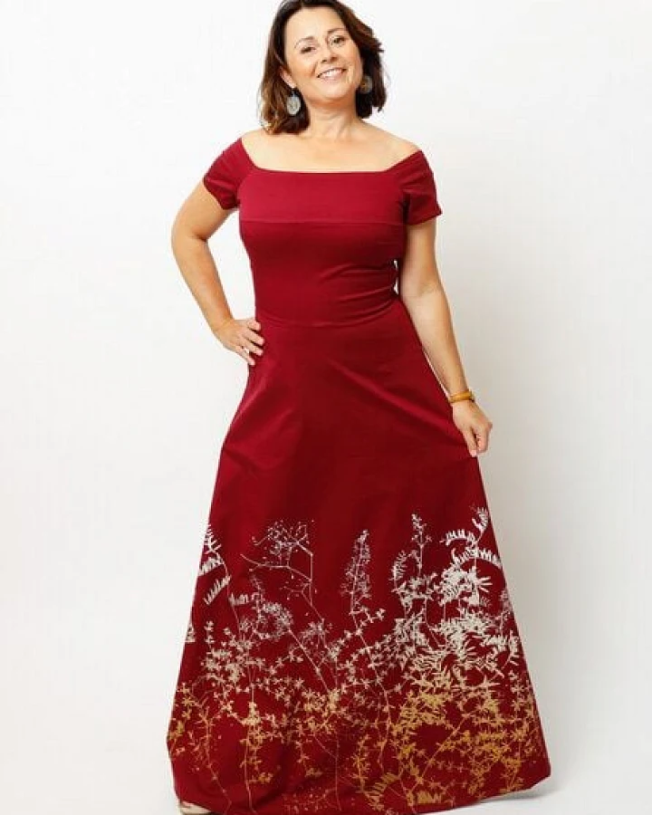 Peaces.bio - handbedruckte Biomode Abendkleid Rankenzauber in Beere