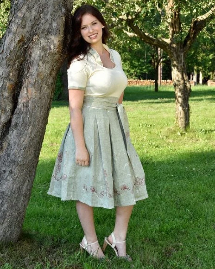Peaces.bio - handbedruckte Biomode Bio-Leinen-Festkleid "Rosenzauber"