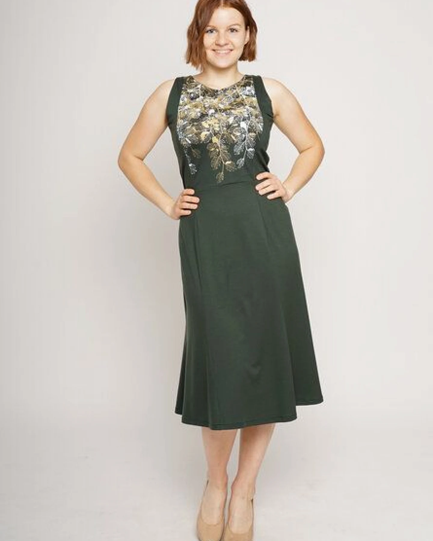 Peaces.bio - handbedruckte Biomode Festkleid Buchenzauber in Dunkelgrün – Ansicht 2