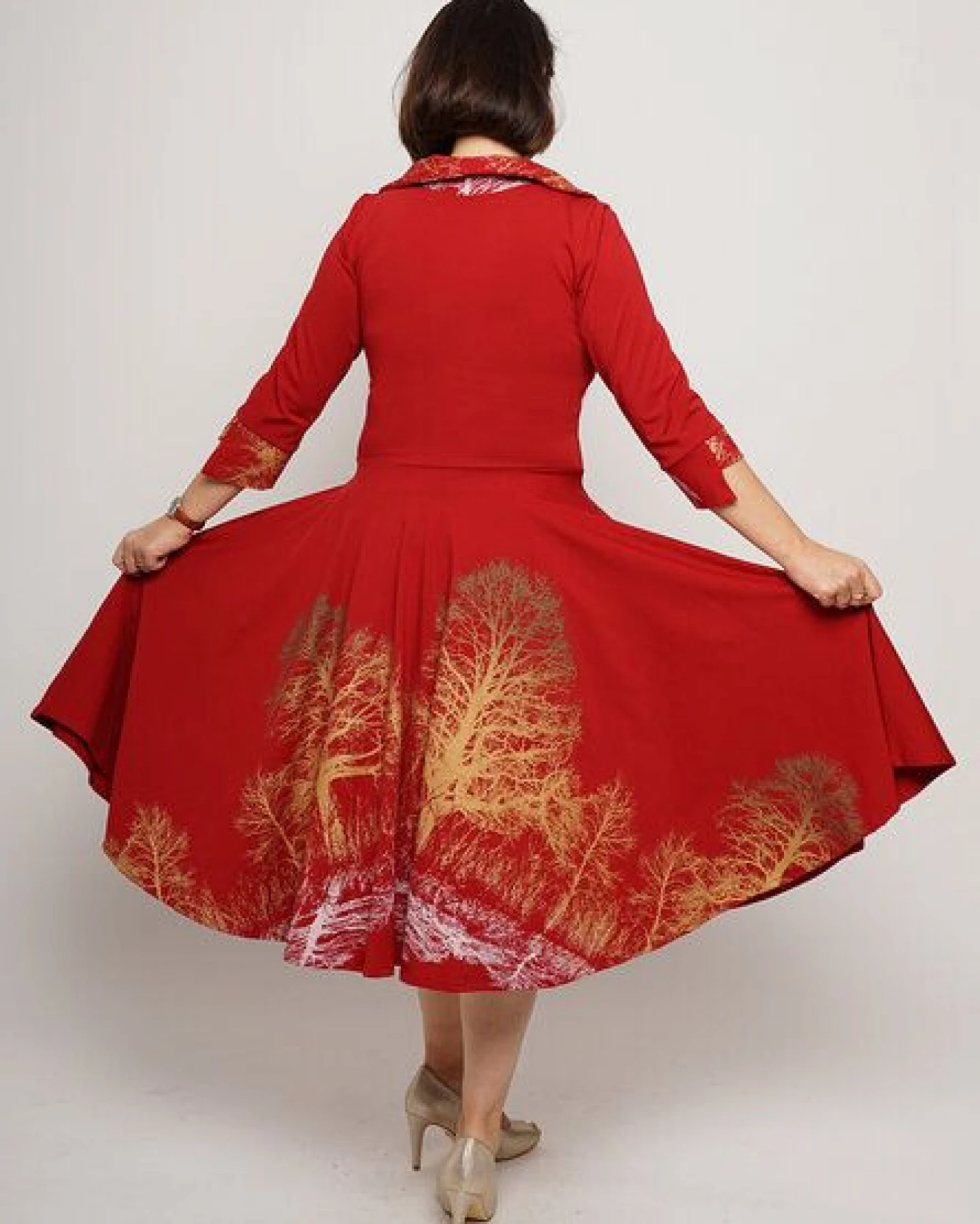 Peaces.bio - handbedruckte Biomode Tanzkleid Baumgeschwister in Rot – Ansicht 3