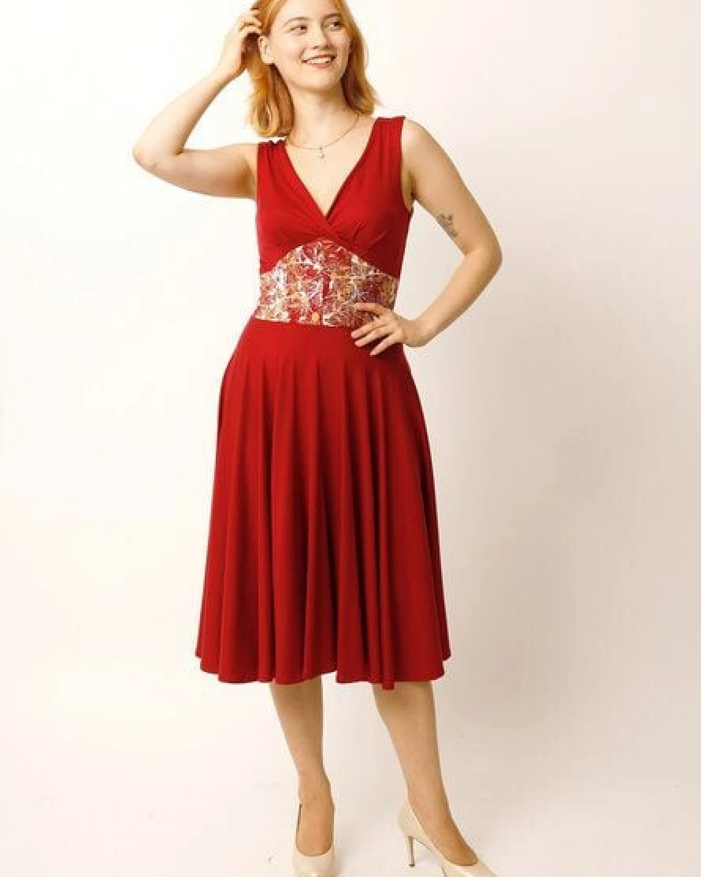 Peaces.bio - handbedruckte Biomode Tanzkleid Buchenzauber in Rot – Ansicht 4
