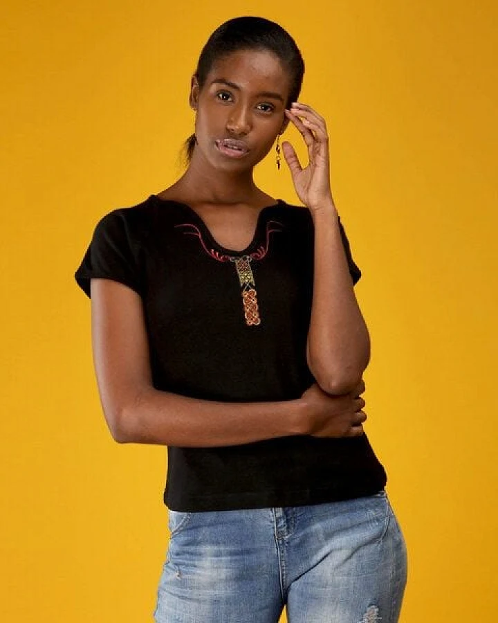 Africulture Damen Top aus Baumwoll Ripp Stoff mit Stick/Perlenmuster Shela Design