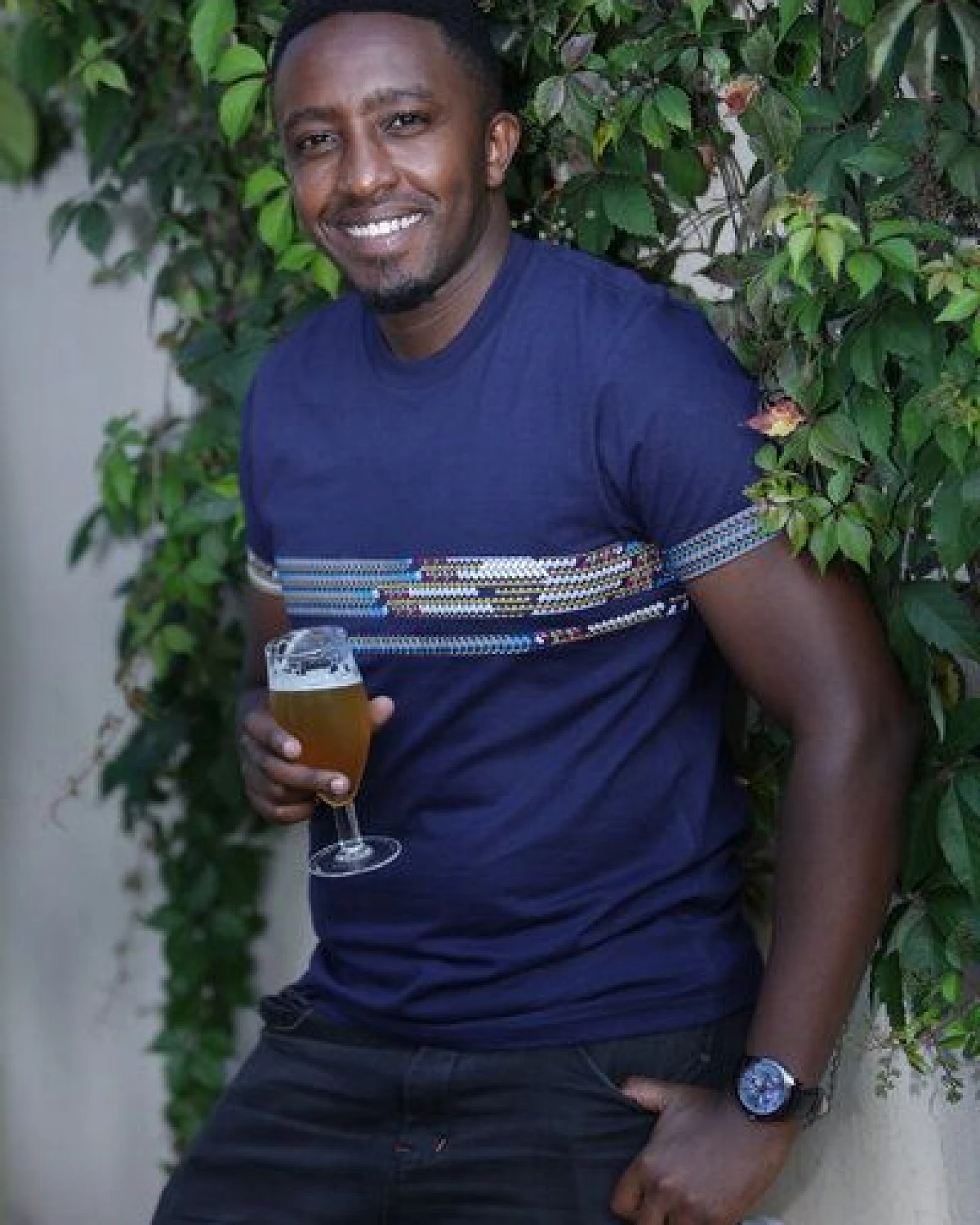 Africulture T-Shirt mit Westafrikanischem Kitengestoff Streifen Männer – Ansicht 2