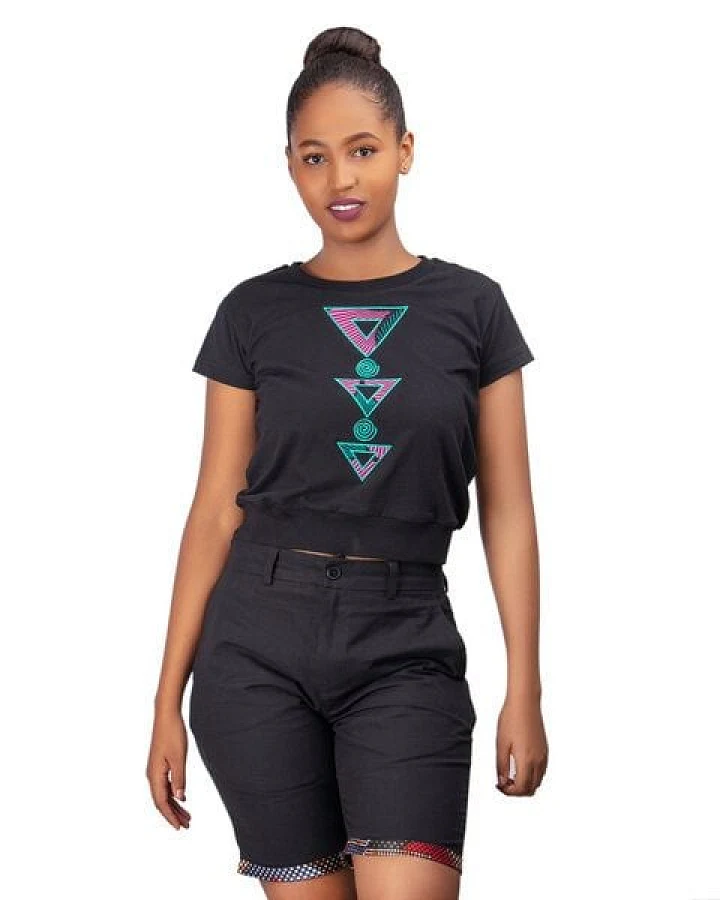 Croptop Africulture mit Kitengestoff Verzierung