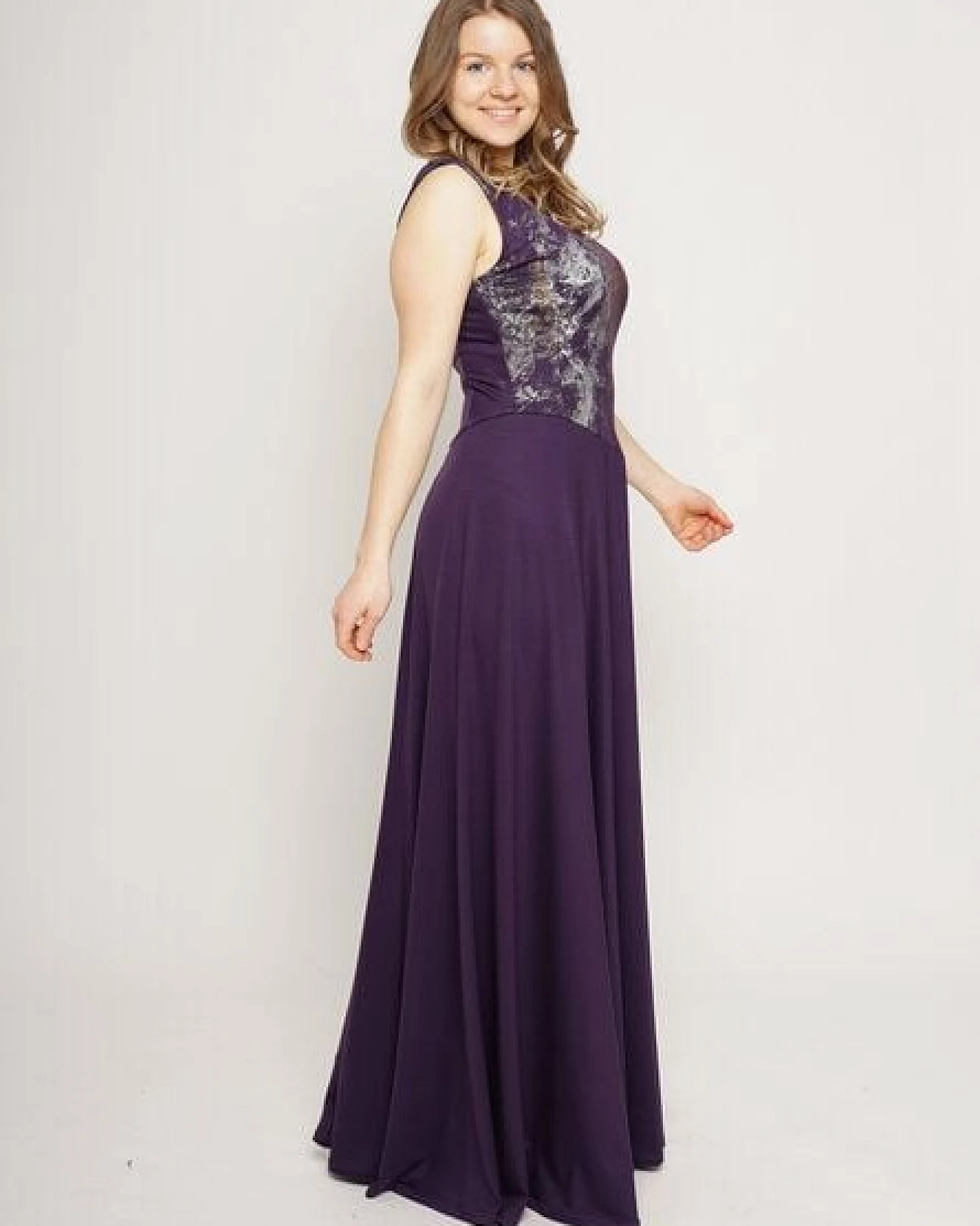 Peaces.bio - handbedruckte Biomode Abendkleid Bachgeflüster in Violett – Ansicht 4