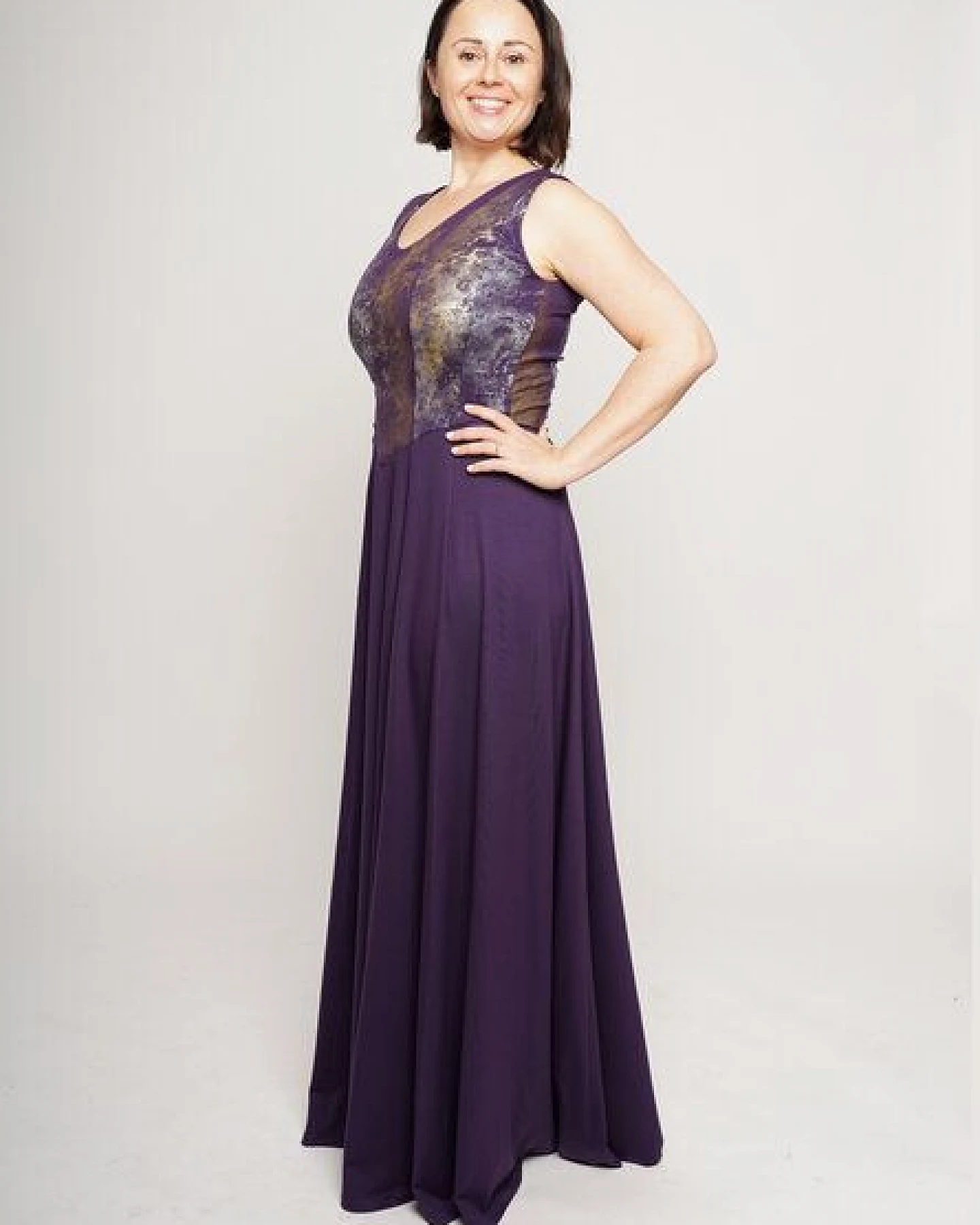 Peaces.bio - handbedruckte Biomode Abendkleid Bachgeflüster in Violett – Ansicht 2
