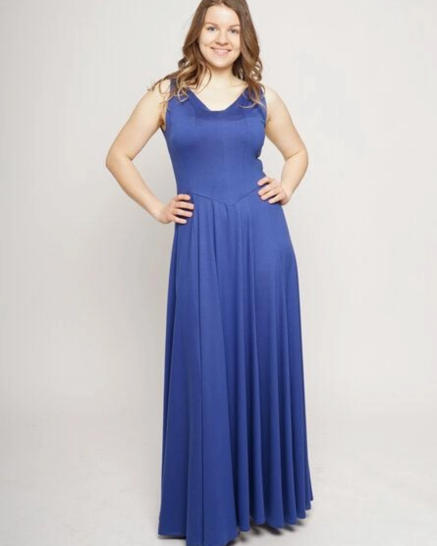 Peaces.bio - handbedruckte Biomode Abendkleid Königsblau – Ansicht 2
