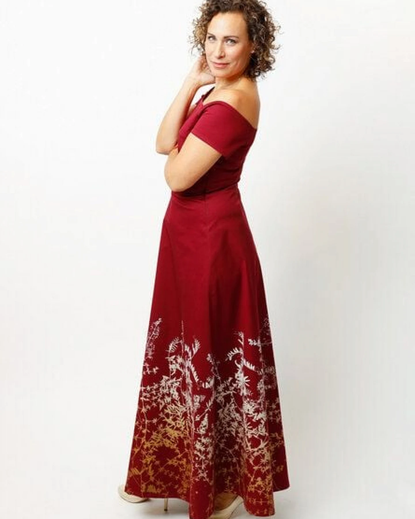 Peaces.bio - handbedruckte Biomode Abendkleid Rankenzauber in Beere – Ansicht 4