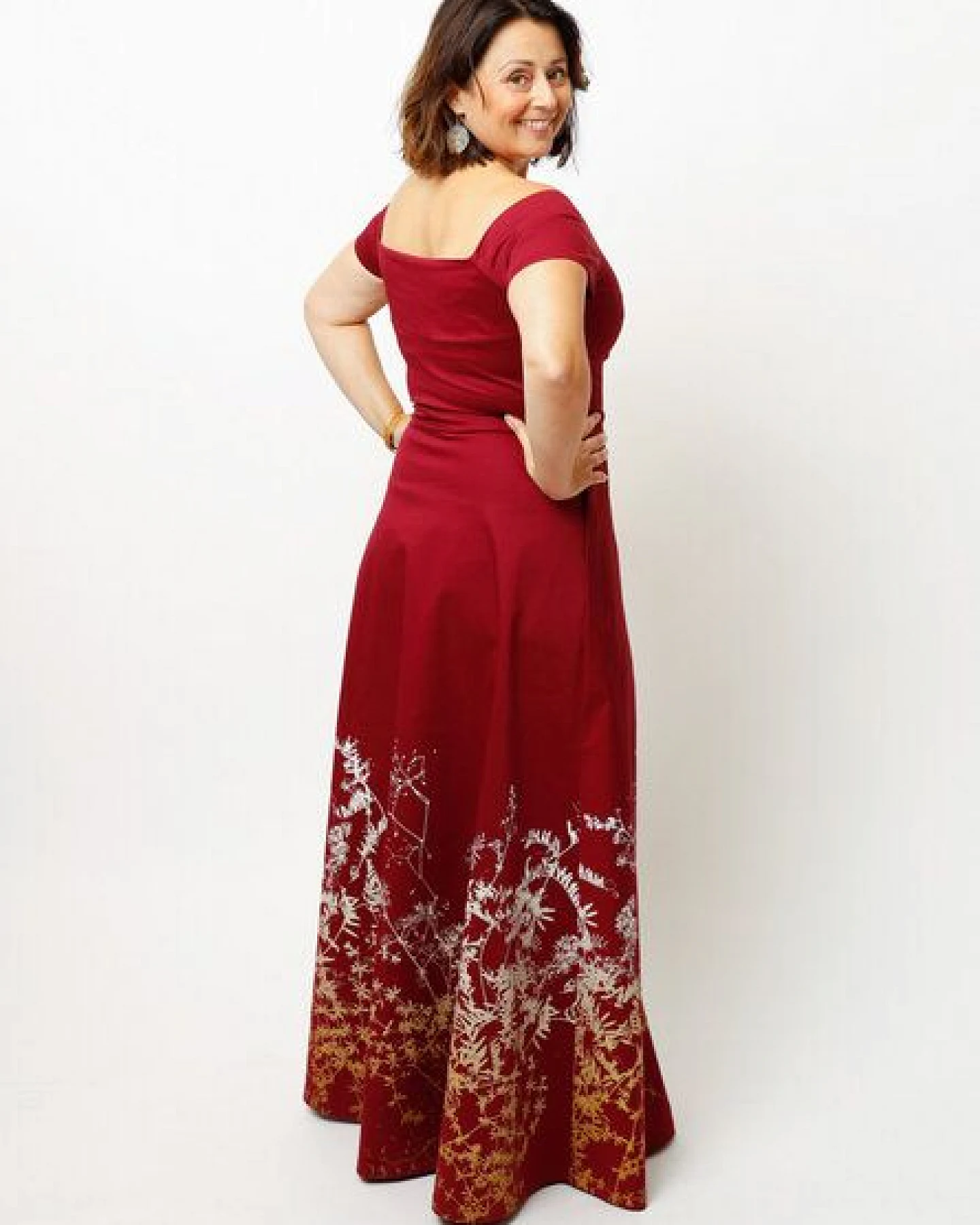 Peaces.bio - handbedruckte Biomode Abendkleid Rankenzauber in Beere – Ansicht 2