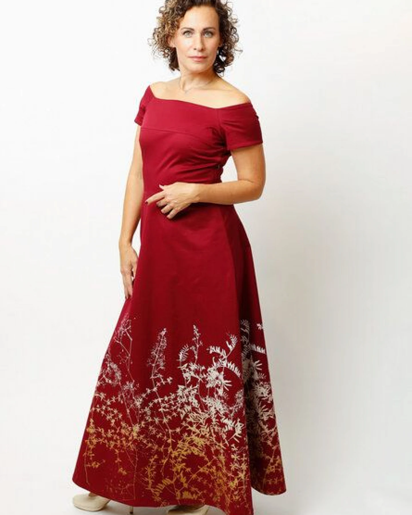 Peaces.bio - handbedruckte Biomode Abendkleid Rankenzauber in Beere – Ansicht 3