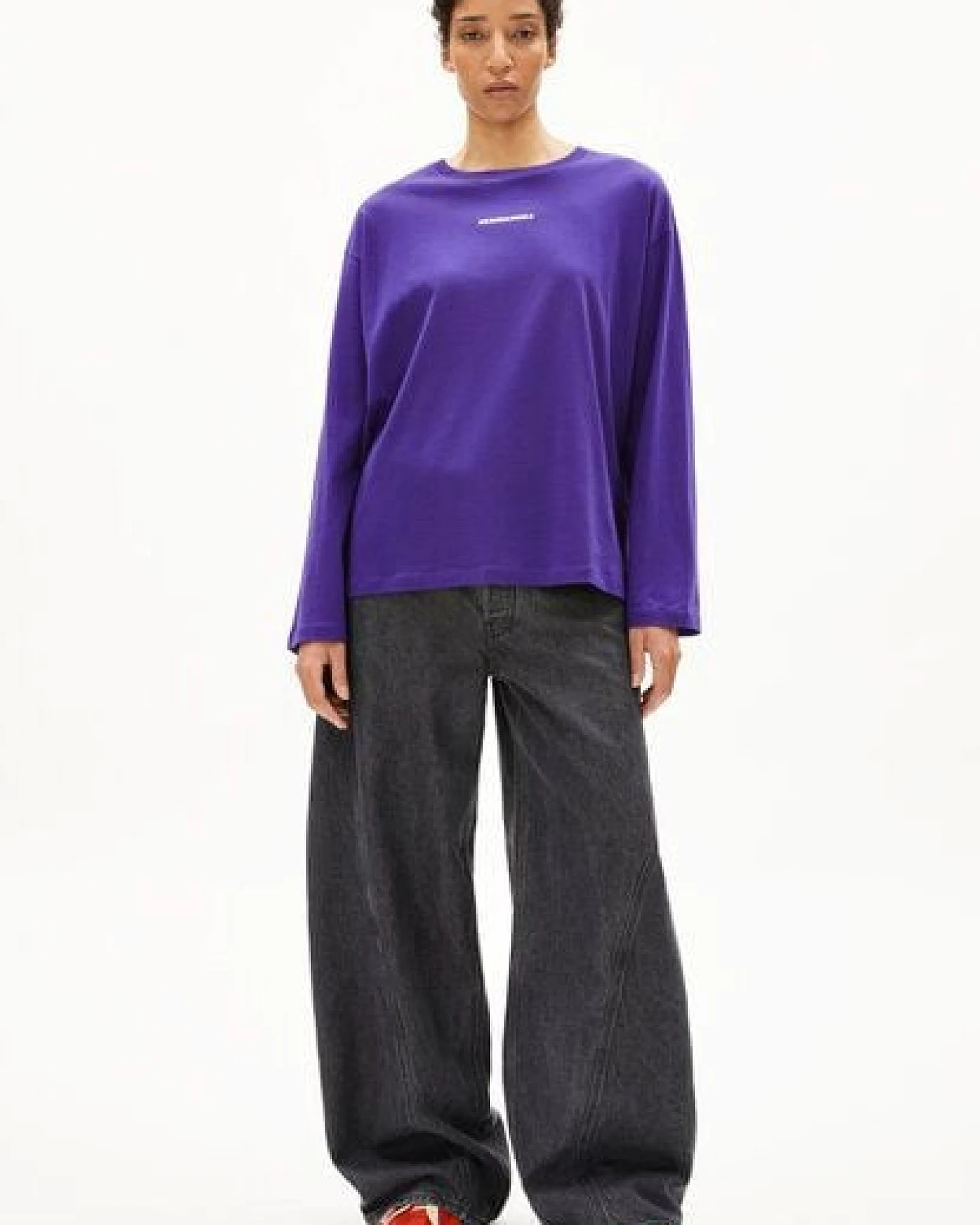 ARMEDANGELS FIETAA DIFFERENCE Damen Longsleeve aus Bio-Baumwolle – Ansicht 4