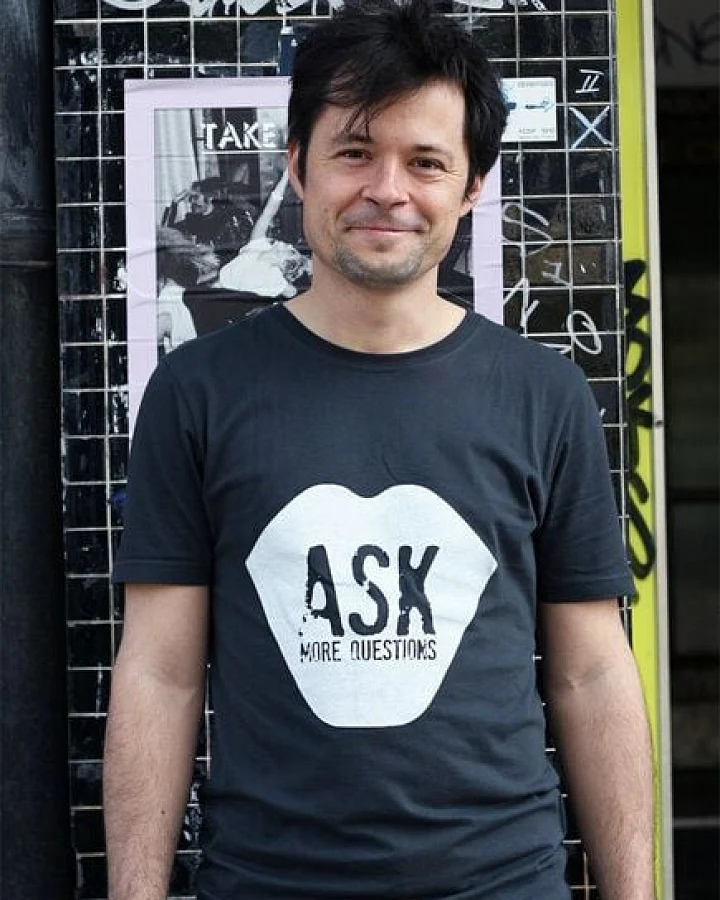 Lena Schokolade ASK MORE QUESTIONS - Männer T-Shirt