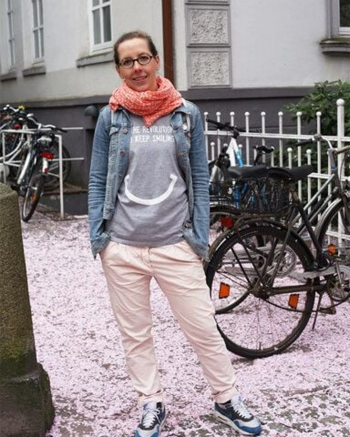 Lena Schokolade DO THE REVOLUTION AND KEEP SMILING - Frauen T-Shirt – Ansicht 3