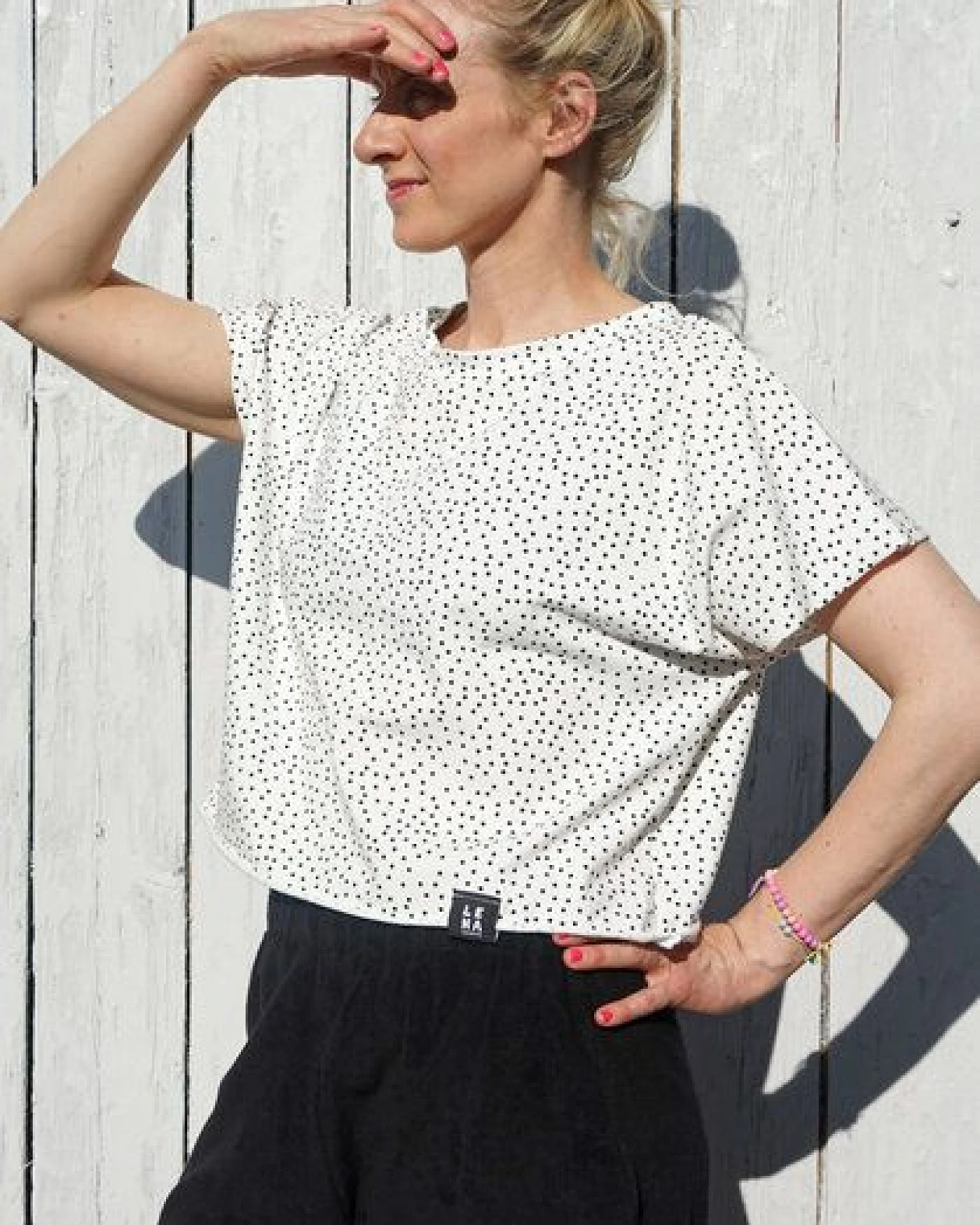 Lena Schokolade Shirt Dots weiss aus Bio-Jersey – Ansicht 2