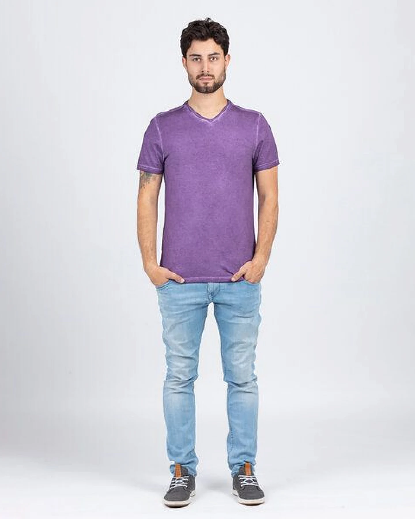 Lexi&Bö Herren Basic V-Neck mit Effektwaschung – Ansicht 2