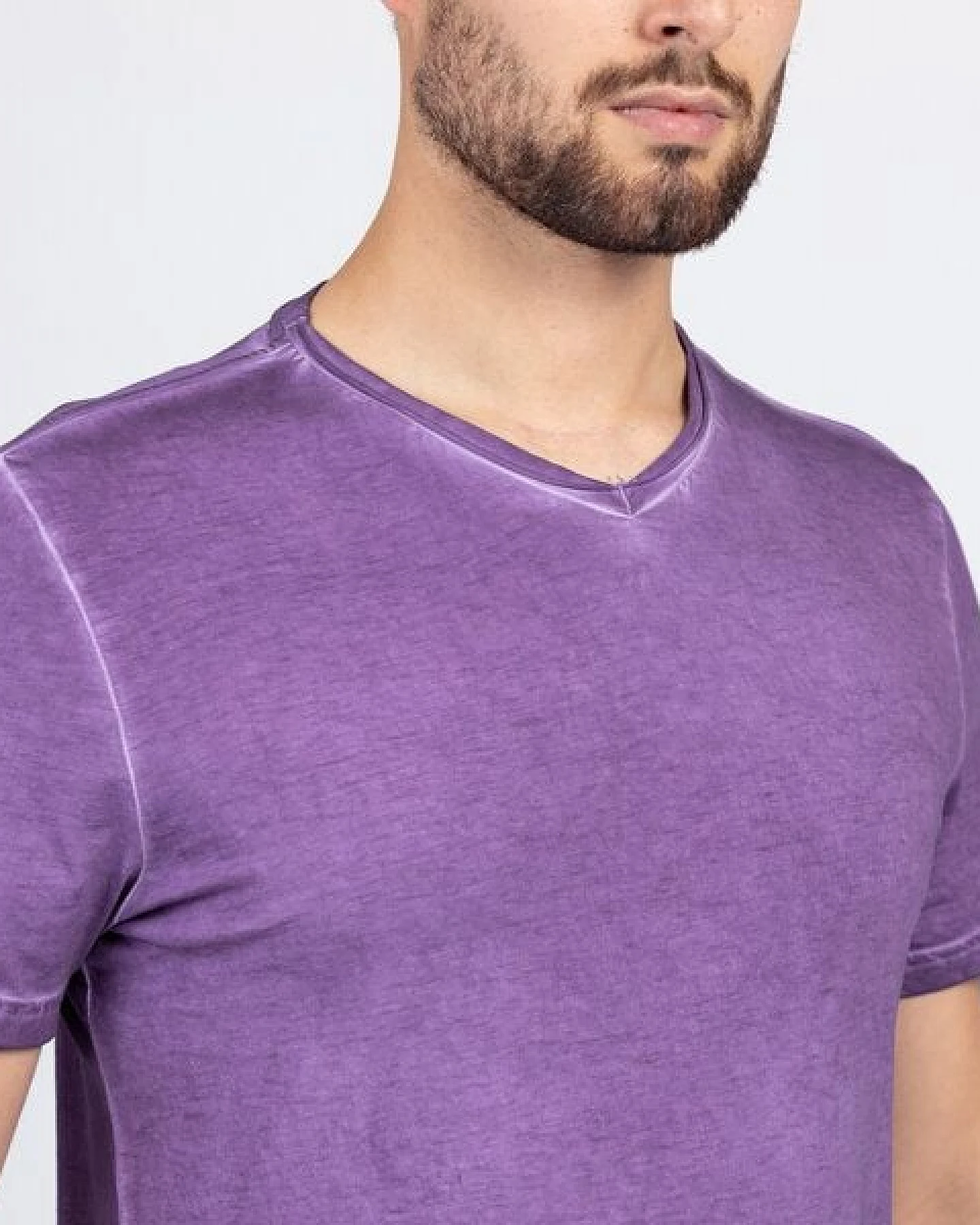 Lexi&Bö Herren Basic V-Neck mit Effektwaschung – Ansicht 4