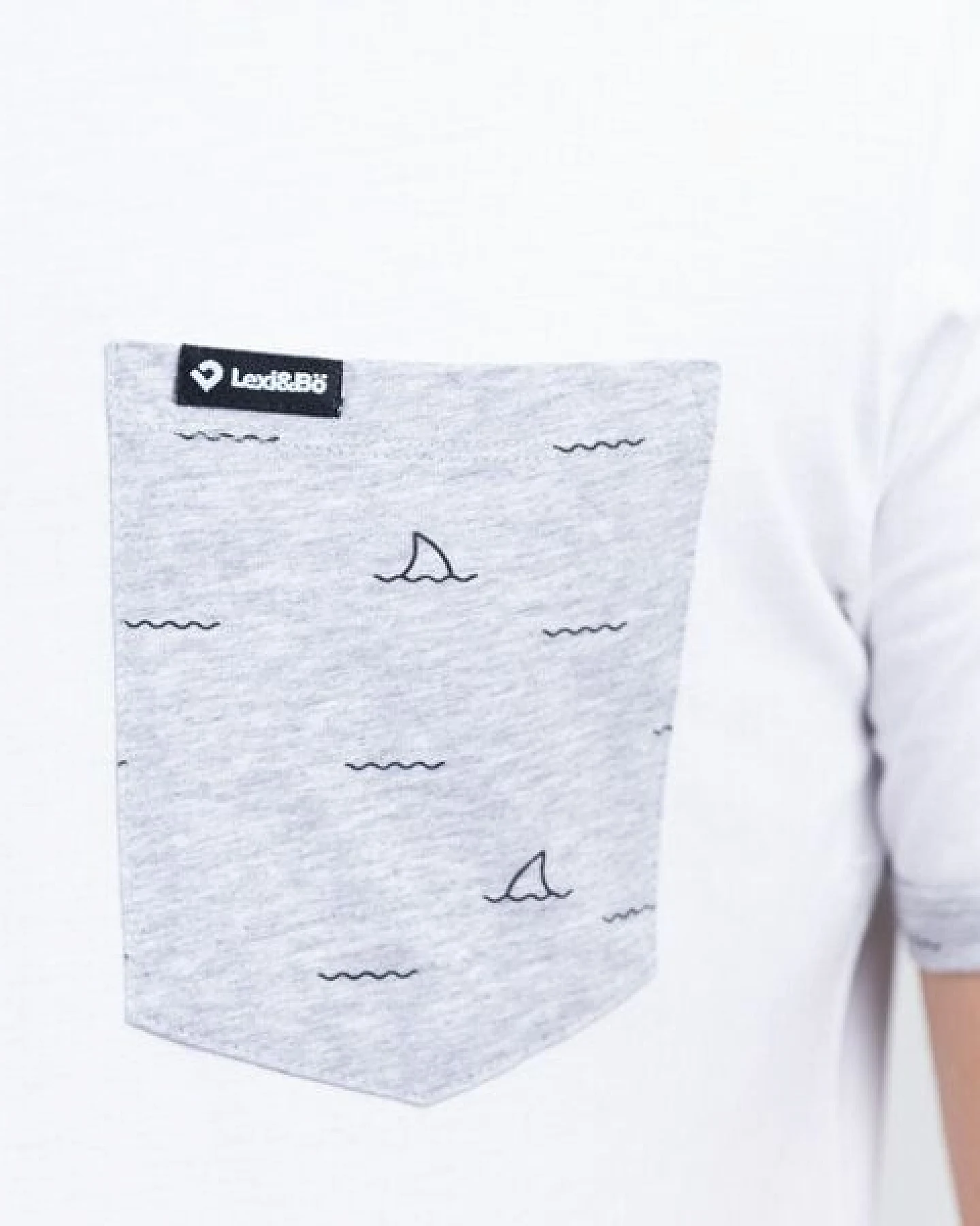 Lexi&Bö Shark Fin Pocket T-Shirt Herren – Ansicht 3